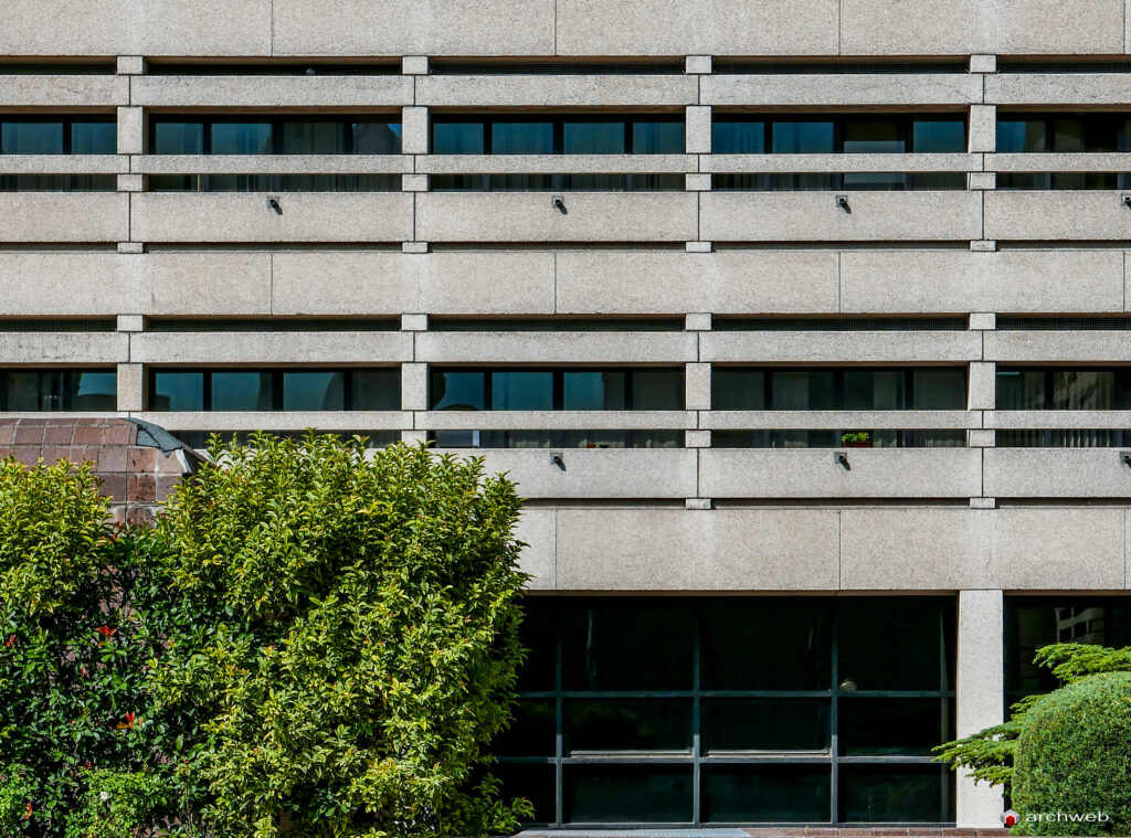 Kenzo Tange's business center in Bologna - photo 06 - Archweb