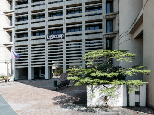 Kenzo Tange's business center in Bologna - photo 10 - Archweb