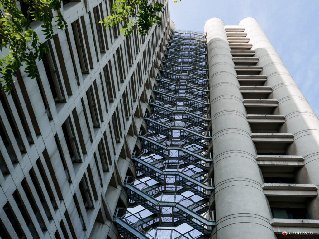 Kenzo Tange's business center in Bologna - photo 15 - Archweb