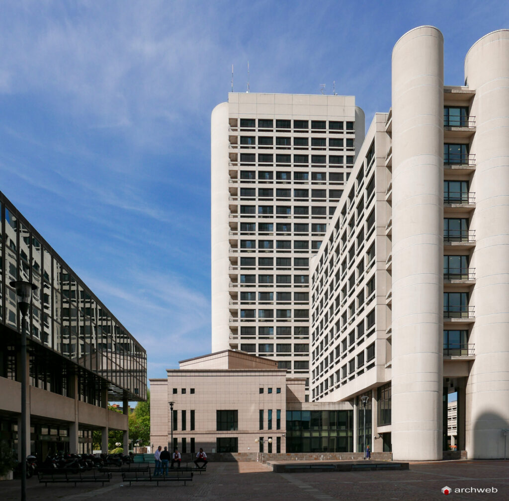 Kenzo Tange's business center in Bologna - photo 39 - Archweb