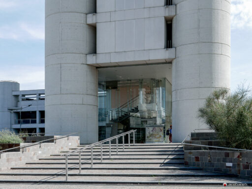 Kenzo Tange's business center in Bologna - photo 63 - Archweb