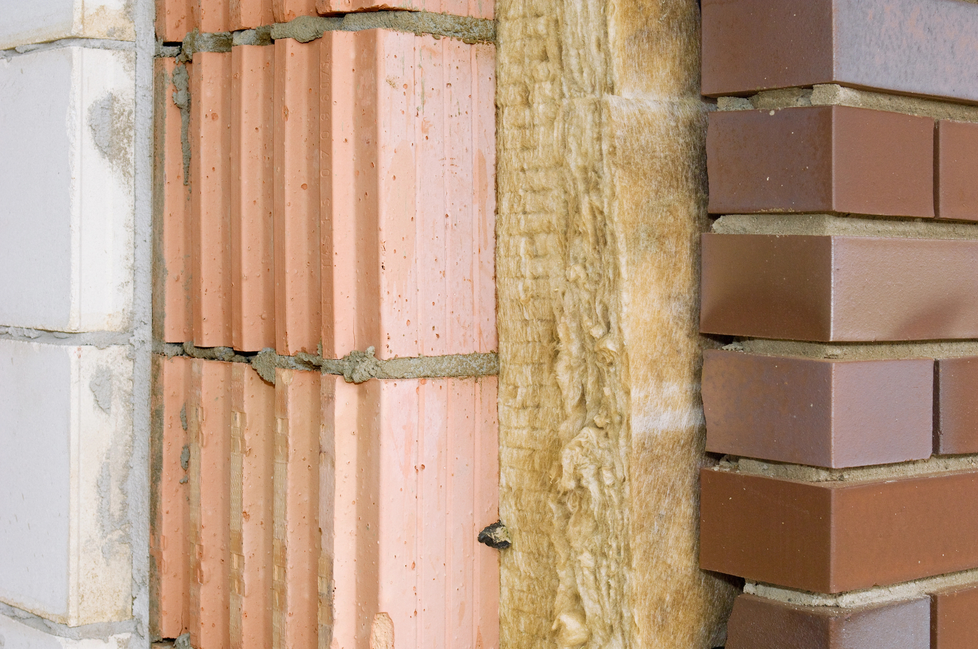 Insulation materials for building thermal insulation-Vertical wall layout with insulation