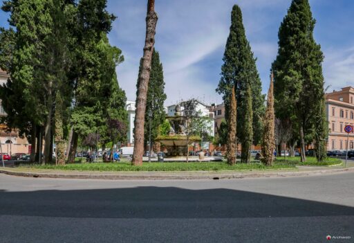 Fontana delle Cariatidi a Roma in Piazza dei Quiriti