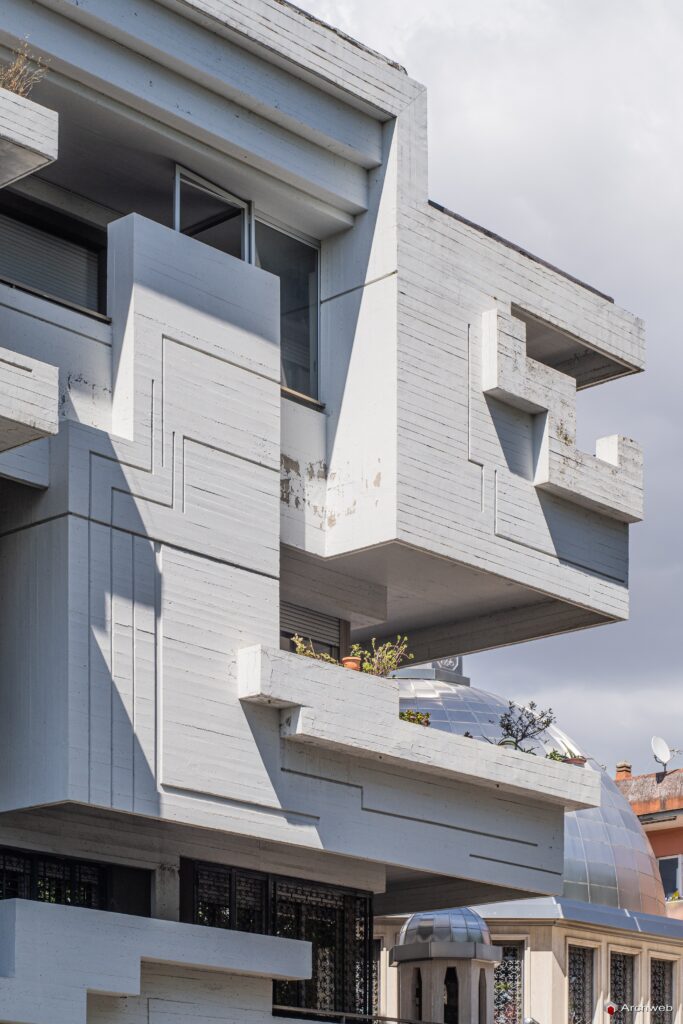 Edificio in Viale Ionio dell'architetto Saverio Busiri Vici