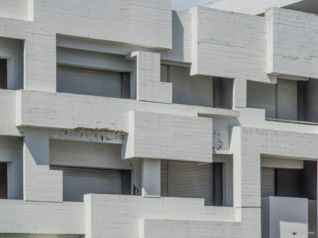 Edificio in Viale Ionio dell'architetto Saverio Busiri Vici