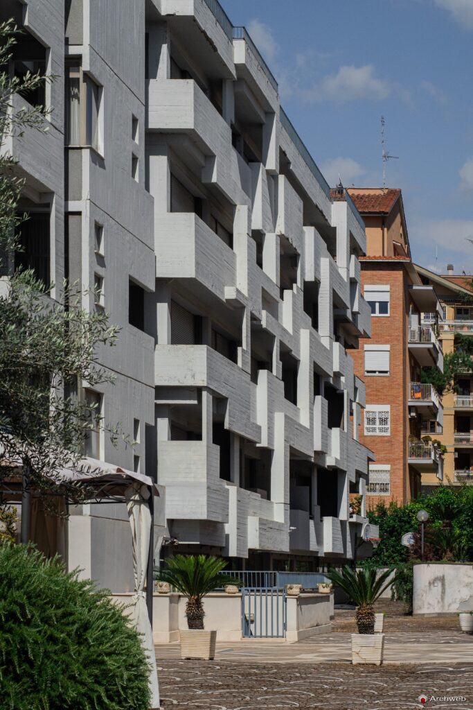 Edificio in Viale Ionio dell'architetto Saverio Busiri Vici