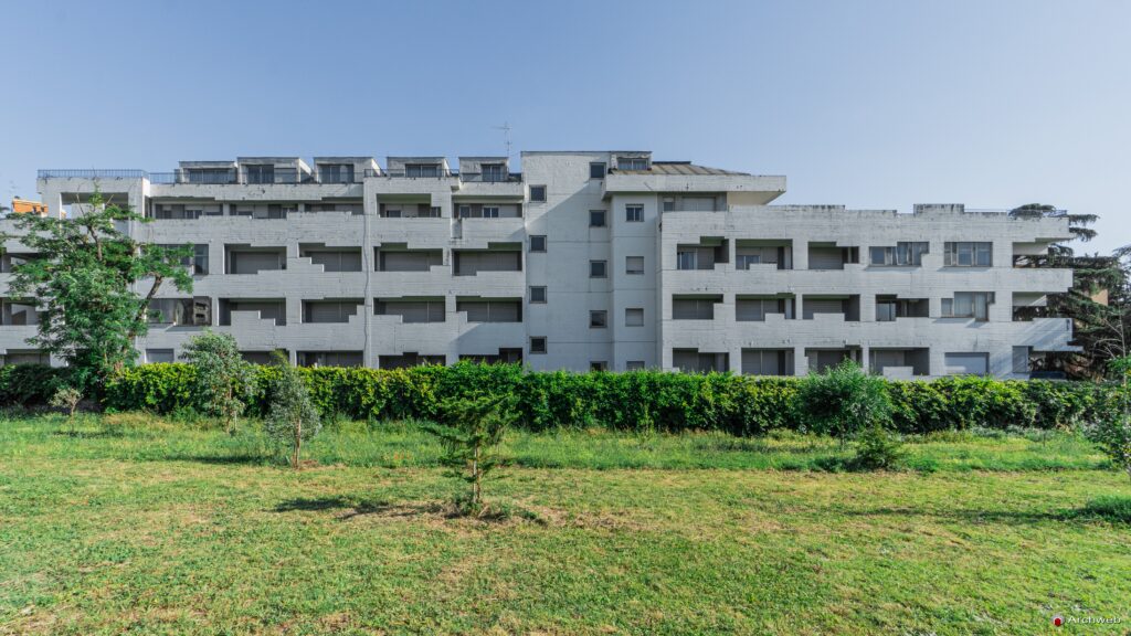 Edificio in Viale Ionio dell'architetto Saverio Busiri Vici