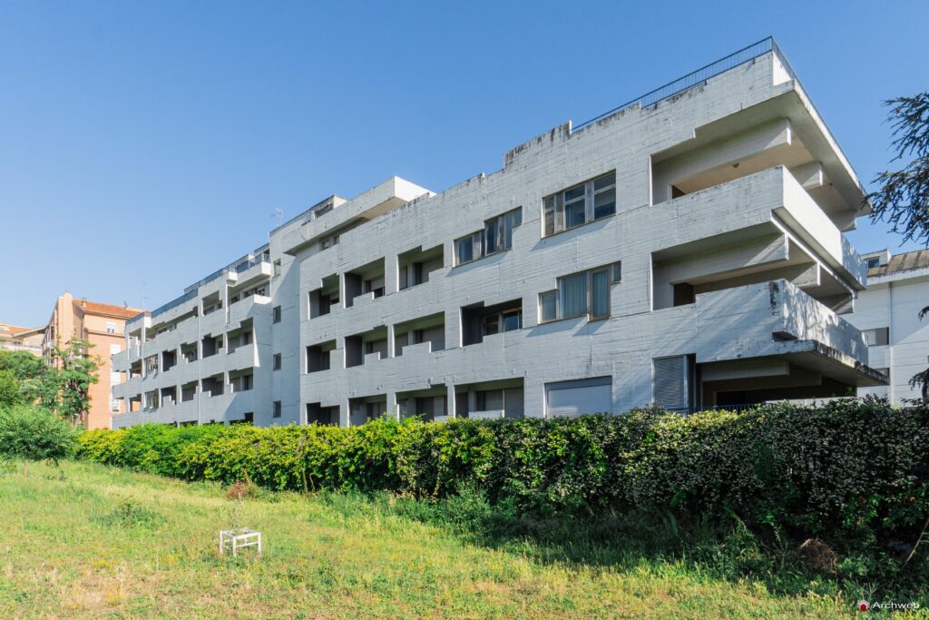 Edificio in Viale Ionio dell'architetto Saverio Busiri Vici