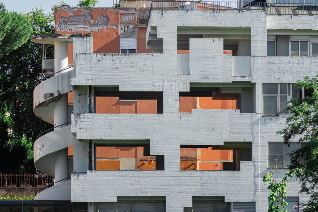 Edificio in Viale Ionio dell'architetto Saverio Busiri Vici