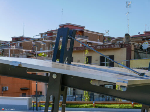 Dettaglio struttura per parcheggio con pannelli fotovoltaici